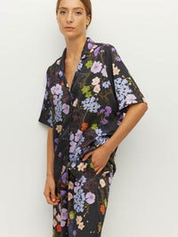 Juliette Hogan Des Shirt (Afterglow Floral Twill) Noir - oversized printed summer shirt with V-neck collar, exposed button placket, and scoop hem.