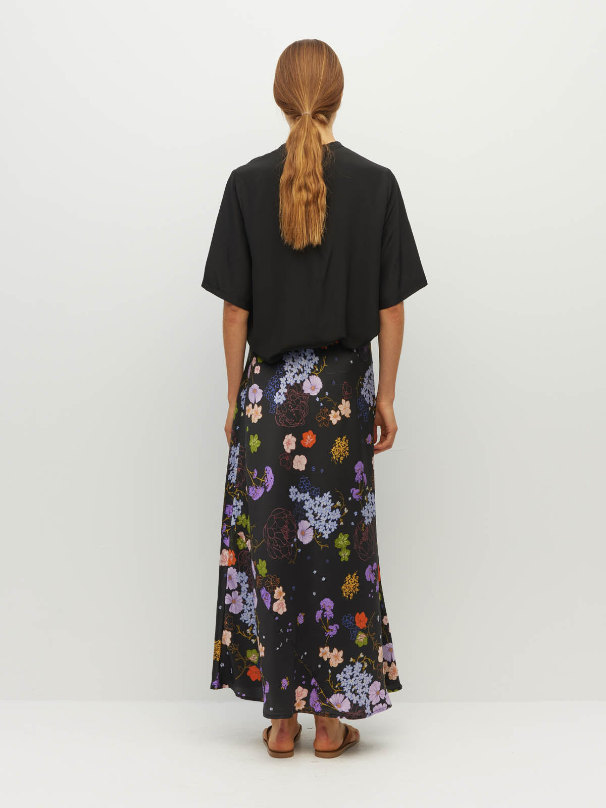 Juliette Hogan Em Skirt (Afterglow Floral Twill) Noir - bias-cut printed skirt with elastic waistband and lower-calf hem.