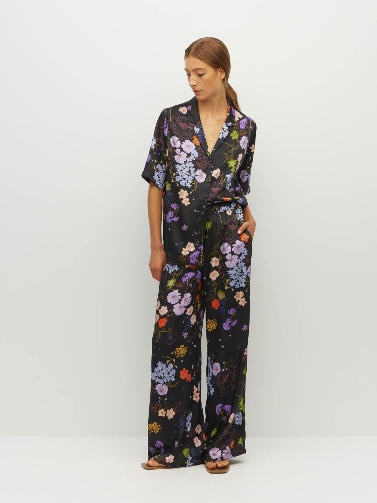 Juliette Hogan Koa Trouser (Afterglow Floral Twill) Noir - wide-leg printed trouser with elasticated waist and side seam pockets.