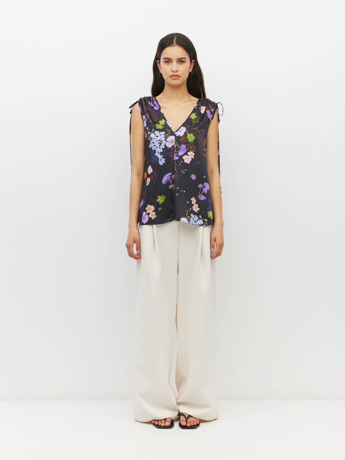 Juliette Hogan Tulia Top (Afterglow Floral Twill) Noir - reversible top with adjustable V-neckline and tie shoulders, finishing at the hip.