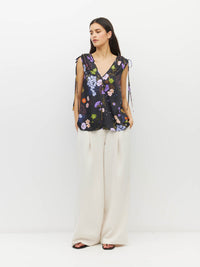 Juliette Hogan Tulia Top (Afterglow Floral Twill) Noir - reversible top with adjustable V-neckline and tie shoulders, finishing at the hip.