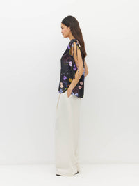 Juliette Hogan Tulia Top (Afterglow Floral Twill) Noir - reversible top with adjustable V-neckline and tie shoulders, finishing at the hip.