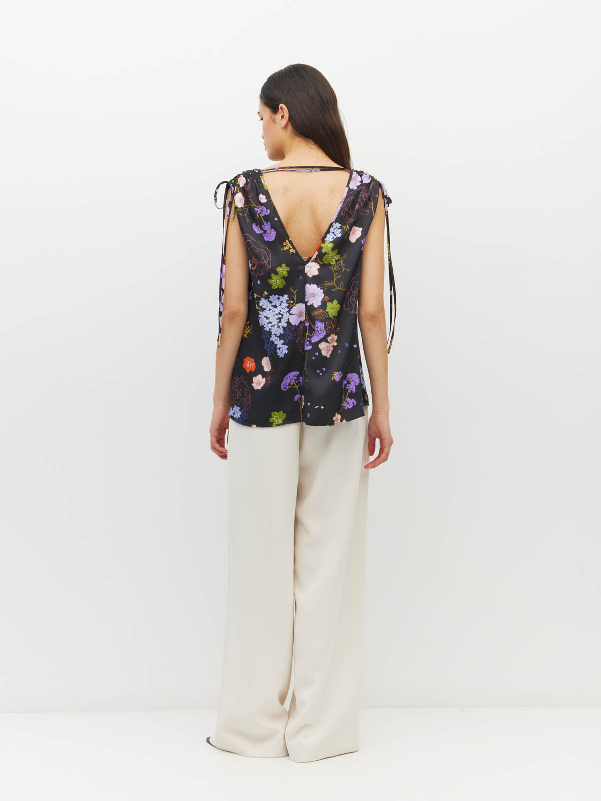 Juliette Hogan Tulia Top (Afterglow Floral Twill) Noir - reversible top with adjustable V-neckline and tie shoulders, finishing at the hip.