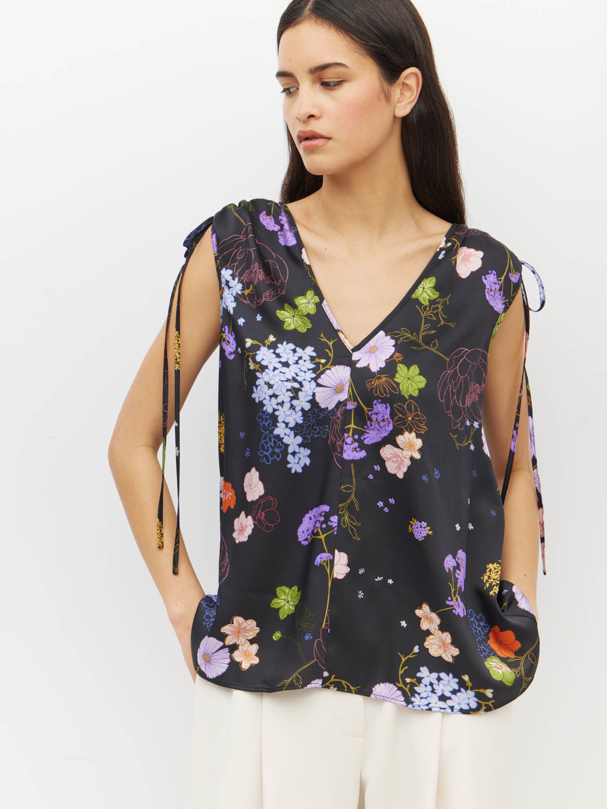 Juliette Hogan Tulia Top (Afterglow Floral Twill) Noir - reversible top with adjustable V-neckline and tie shoulders, finishing at the hip.