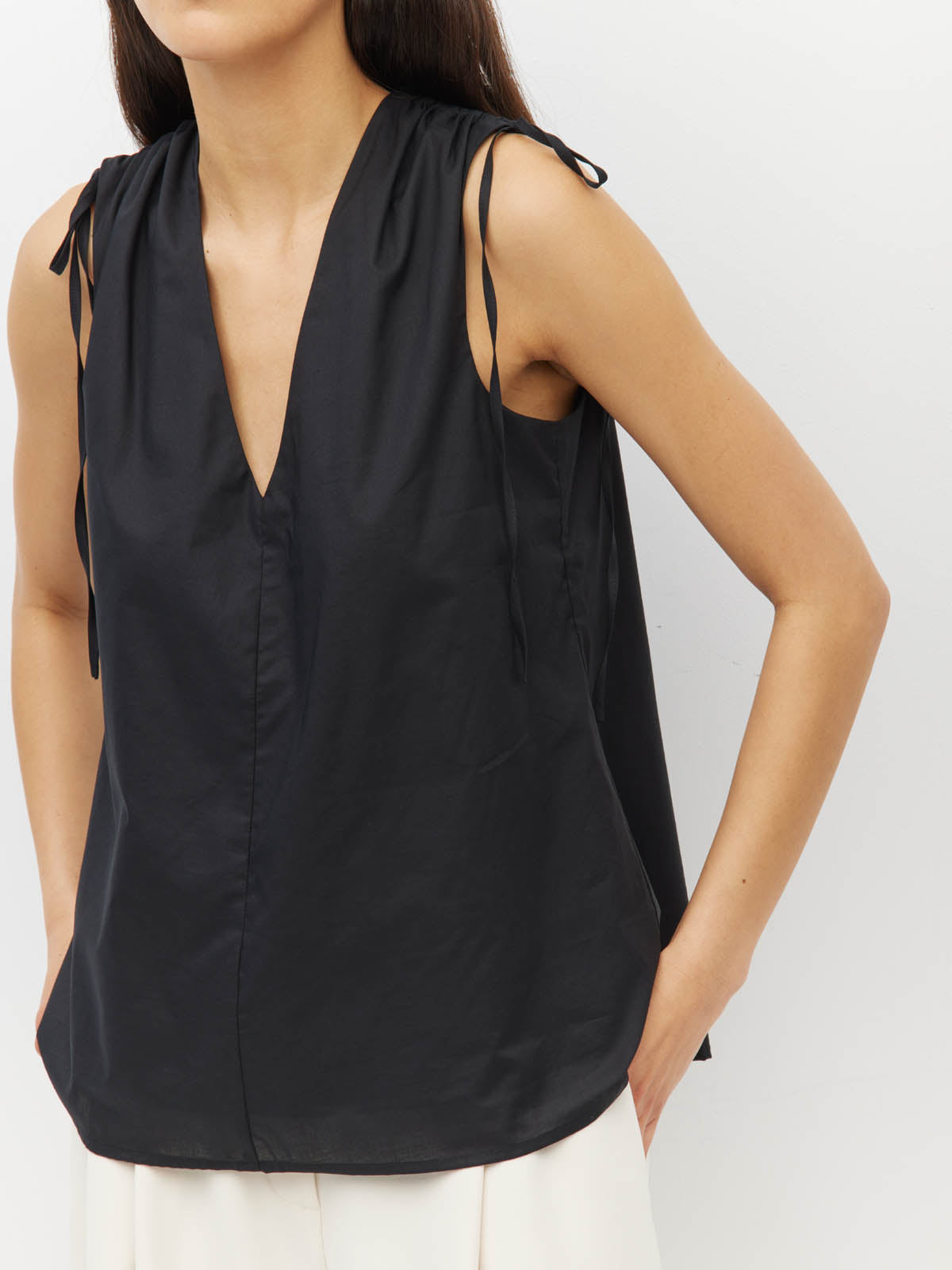 Juliette Hogan Tulia Top (Resort Cotton) Black - reversible cotton top with adjustable V-neckline and tie shoulders, self-lined, finishing at the hip.